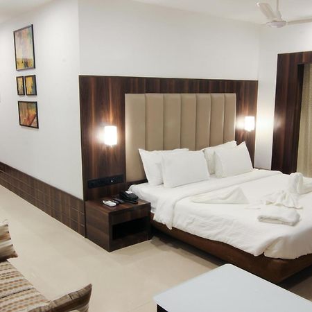 מומביי Golden Chariot The Boutique Hotel מראה חיצוני תמונה