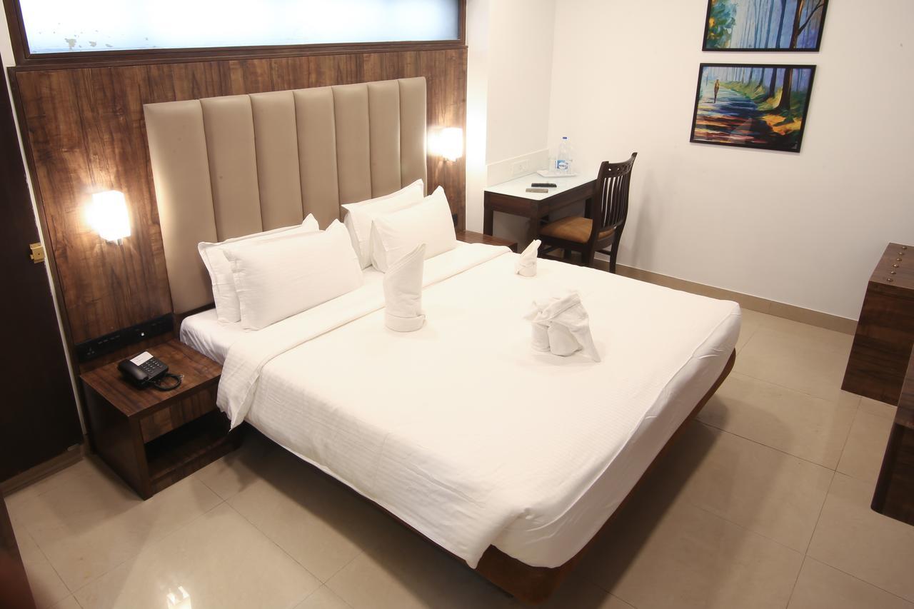 מומביי Golden Chariot The Boutique Hotel מראה חיצוני תמונה