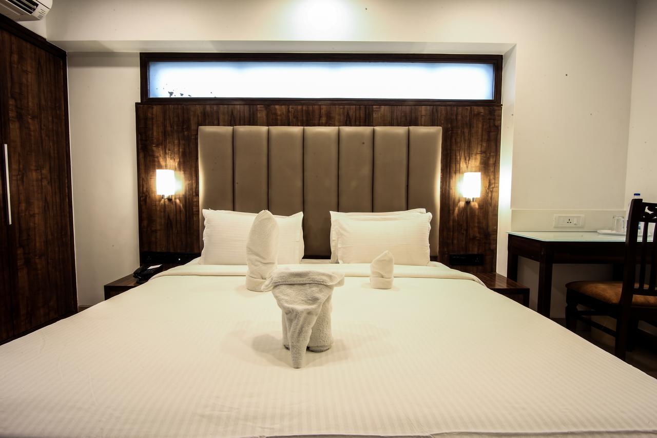 מומביי Golden Chariot The Boutique Hotel מראה חיצוני תמונה