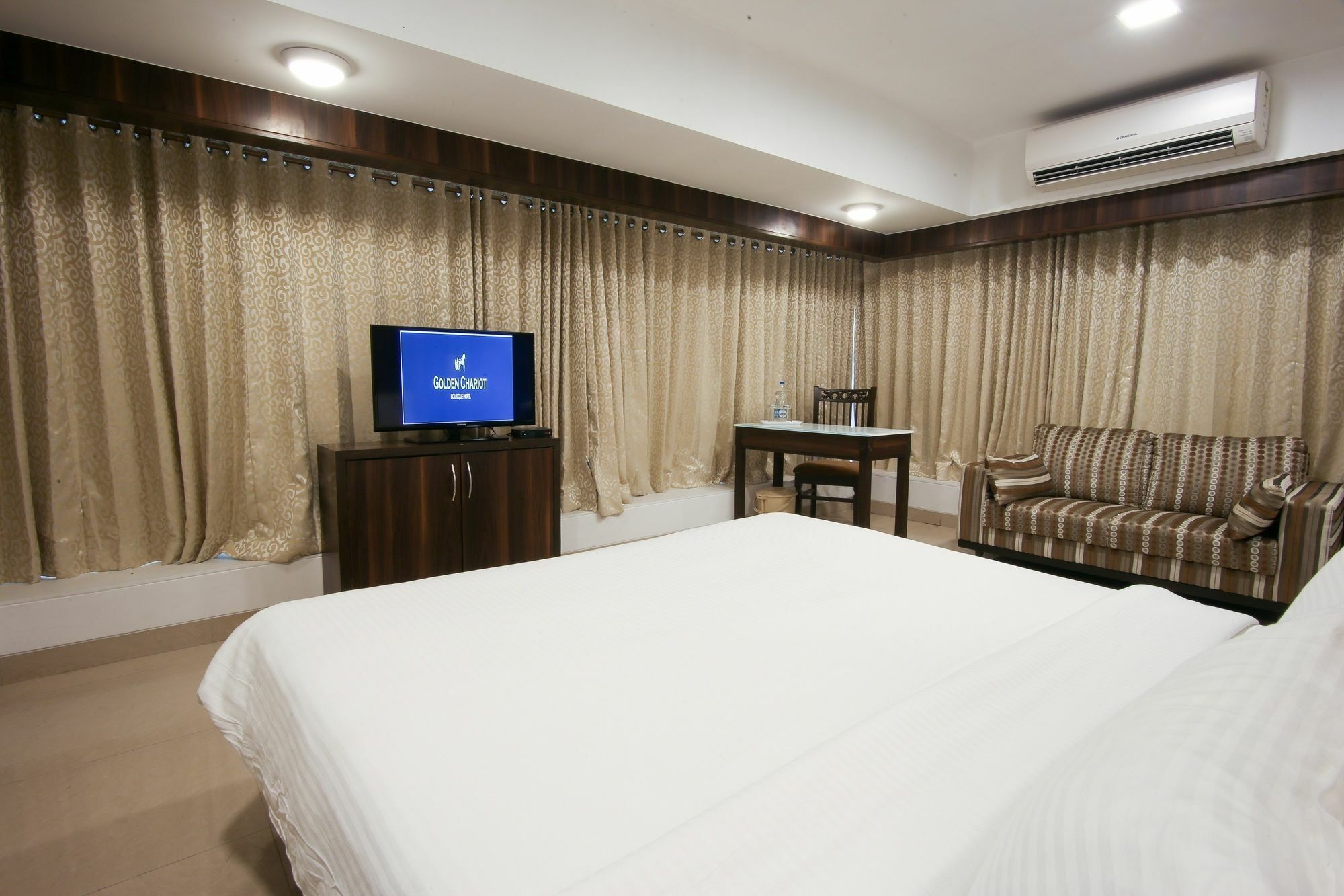 מומביי Golden Chariot The Boutique Hotel מראה חיצוני תמונה