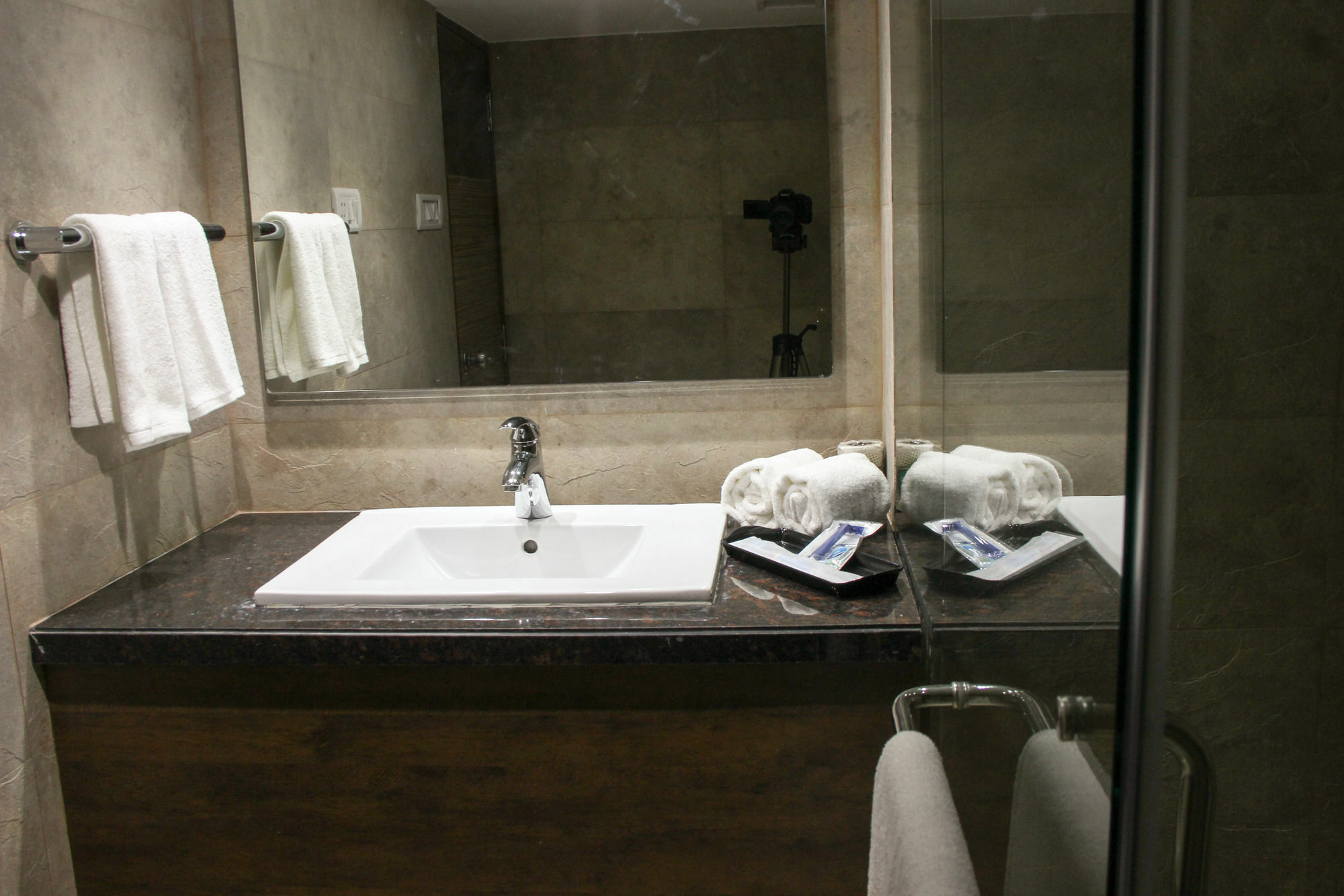 מומביי Golden Chariot The Boutique Hotel מראה חיצוני תמונה